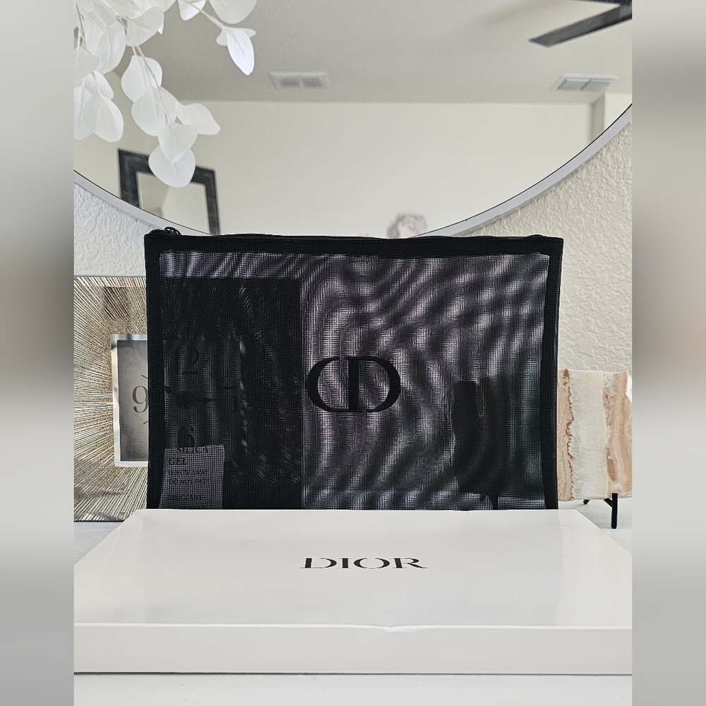 Dior Black Logo Cosmetic Pouch with White Drawstring Bag and Samples - Picture 2 of 2
